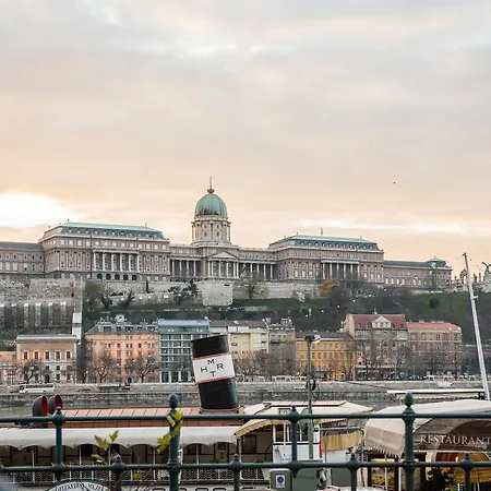 Danube Riverside Apartment Budapest